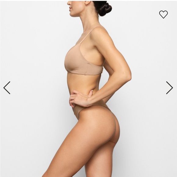 SKIMS WIRELESS FORM T-SHIRT DEMI BRA - Picture 2 of 11